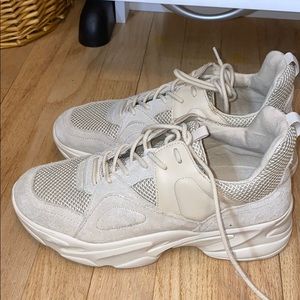 Steve Madden beige sneakers